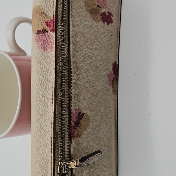 Coach Floral Cream Wallet - Picture 3 of 8